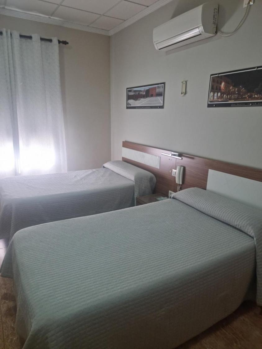Hostal Restaurante El Paraiso Don Benito Eksteriør bilde
